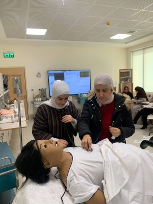 كلية التمريض بجامعة الزيتونة الأردنية تطلق مختبر المحاكاة المتقدم لتمريض النسائية وحديثي الولادة لتعزيز جودة التعلم التطبيقي