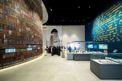 يعود للقرن الثالث الهجري.. عرض نسخة نادرة من (المصحف الأزرق) في متحف القرآن بمكة