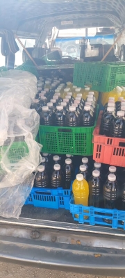 الغذاء والدواء: إتلاف 750 لترًا من العصائر الرمضانية ضُبطت داخل مركبة - صور