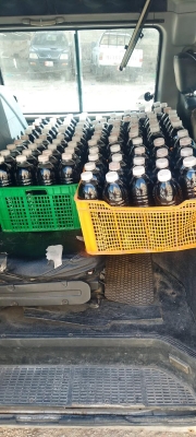 الغذاء والدواء: إتلاف 750 لترًا من العصائر الرمضانية ضُبطت داخل مركبة - صور