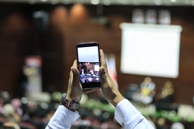 (الشرق الأوسط) تحتفي بخريجي البرامج الدولية… شراكة ارتقت بمفهوم التعليم الجامعي