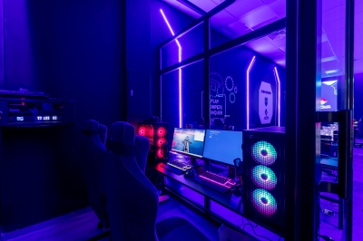 الأمير عمر بن فيصل يفتتح أكاديمية زين للرياضات الإلكترونية وتطوير الألعاب الإلكترونية في الجامعة الأردنية