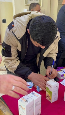 صيدلة (عمان العربية) تعزز دورها المجتمعي في خدمة أكثر من (60) مراجعاً في اليوم الطبي المجاني في عين الباشا