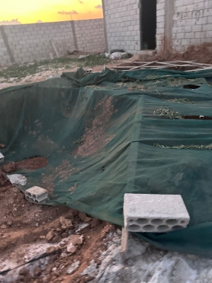 ضبط حفارة مخالفة وردم بئر غير قانوني بعمق 30 متراً في المفرق