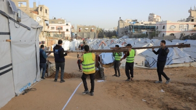 تكية أم علي  تستكمل تسليم 1000 خيمة في وحداتها الإيوائية بغزة