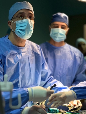 إنجاز طبي بالخدمات الطبية: استئصال أكياس رئوية لطفلتين بالمنظار لأول مرة