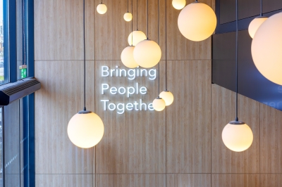 زين تفتتح معرضها الجديد كلياً في إربد - صور