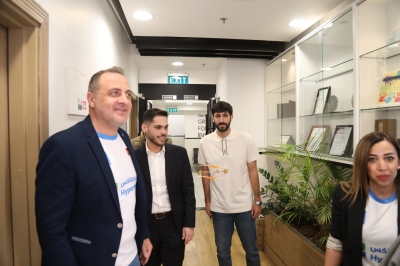 هايبرماكس الأردن توقع شراكة مع نجم المنتخب الوطني يزن النعيمات لدعم 