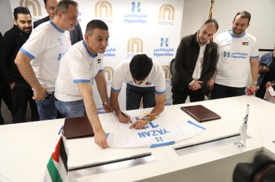 هايبرماكس الأردن توقع شراكة مع نجم المنتخب الوطني يزن النعيمات لدعم 