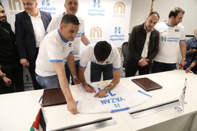 هايبرماكس الأردن توقع شراكة مع نجم المنتخب الوطني يزن النعيمات لدعم 