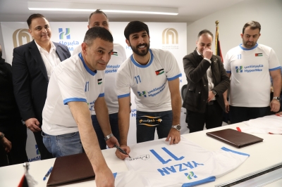 هايبرماكس الأردن توقع شراكة مع نجم المنتخب الوطني يزن النعيمات لدعم 