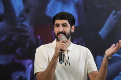 هايبرماكس الأردن توقع شراكة مع نجم المنتخب الوطني يزن النعيمات لدعم 