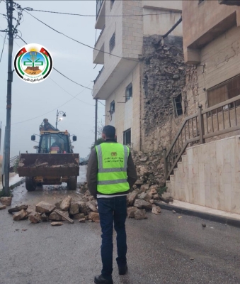 انهيار واجهة منزل قديم في الكرك -  صور