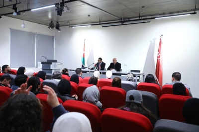 الإعلامي المسؤول والأخلاقي والمتمكن... محور لقاء الطلبة المستجدين في 