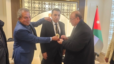 اللجنة الدولية للدفاع عن القدس تُقلّد النائب السعود قلادة القدس