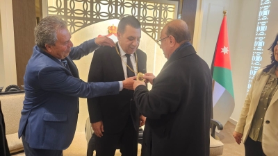 اللجنة الدولية للدفاع عن القدس تُقلّد النائب السعود قلادة القدس