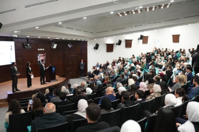 بحضور رئيس الديوان الملكي .. طلبة طب الأسنان في عمّان الأهلية يؤدّون قسم المهنة لبدء التدريب السريري