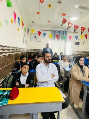 طلبة صيدلة عمان العربية يقدمون ورشة توعوية حول السمنة والتغذية الصحية في أكاديمية بريق المجد النموذجية