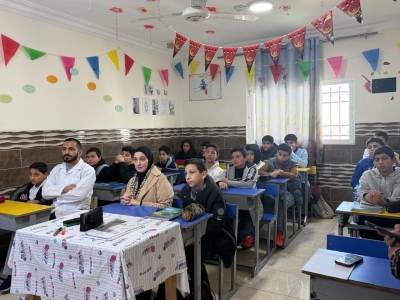 طلبة صيدلة عمان العربية يقدمون ورشة توعوية حول السمنة والتغذية الصحية في أكاديمية بريق المجد النموذجية