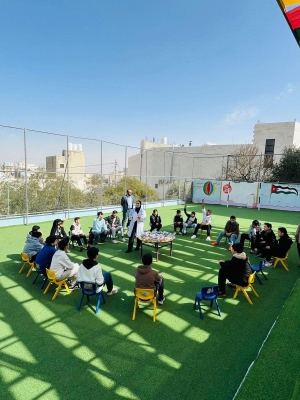 طلبة صيدلة عمان العربية يقدمون ورشة توعوية حول السمنة والتغذية الصحية في أكاديمية بريق المجد النموذجية