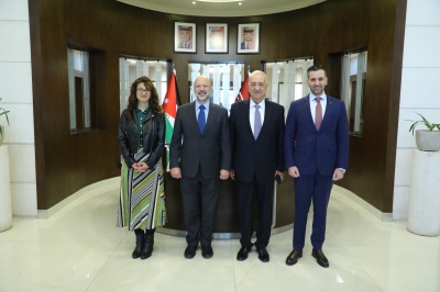 رئيس الوزراء الأسبق الرزاز في حوارات (الشرق الأوسط): العالم يعيد تشكيل نفسه… وتمكين الشباب مفتاح حماية الأردن