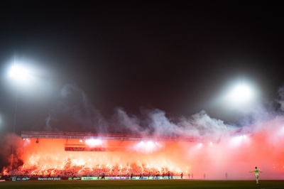 غرامة مالية ضخمة على يونيون برلين بسبب الألعاب النارية - صور