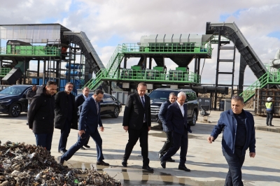 وزير البيئة يزور مصنع (معادن المدينة) ويؤكد تشجيع وتعزيز مشاريع إعادة التدوير والاقتصاد الأخضر