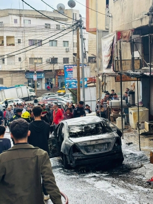 احتراق مركبة وسط مدينة عجلون - صور