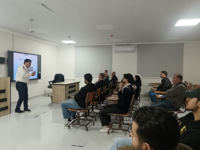 كلية علوم الطيران في عمان العربية تنظّم ورشة متخصصة بعنوان (Communication and Navigation ND-PFD)