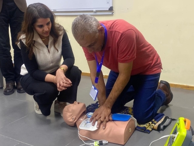 جامعة عمان العربية تعقد دورة تدريبية في الإنعاش القلبي الرئوي واستخدام جهاز (AED) بالتعاون مع شركة (ZOll) العالمية