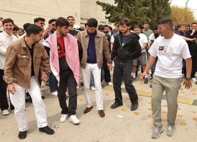 جامعة البترا تحتفل بيوم العلم الأردني