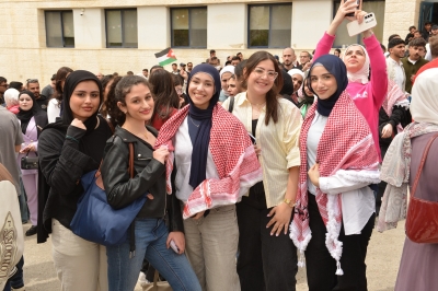 جامعة البترا تحتفل بيوم العلم الأردني