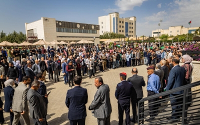 (من العلم للعلم)... مسيرة في (الشرق الأوسط) بمناسبة يوم العلم