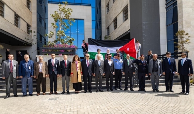 (من العلم للعلم)... مسيرة في (الشرق الأوسط) بمناسبة يوم العلم