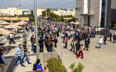 (من العلم للعلم)... مسيرة في (الشرق الأوسط) بمناسبة يوم العلم