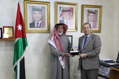 رئيس جامعة عمان العربية يستقبل وفداً من جمعية قطر الخيرية لبحث آفاق التعاون المشترك