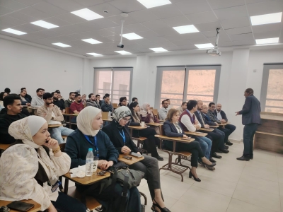 كلية الهندسة في (عمان العربية) تلتقي بطلبتها الجدد والقدامى والخريجين