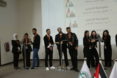 مدير عام ضريبة الدخل يؤكد من جامعة الزيتونة أن دعم التميز الشبابي يبدأ من المسابقات الأكاديمية النوعية - صور
