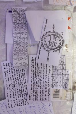 الجمارك الأردنية تحبط تهريب أعمال شعوذة داخل طرود بريدية - صور