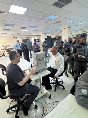 كلية العمارة والتصميم في جامعة الزيتونة الأردنية تنظم يوماً طبياً مجانياً بالتعاون مع مستشفى العيون التخصصي