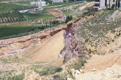 (المهندسين) توصي بوقف إصدار التراخيص الإنشائية في المنطقة المحيطة بانزلاق صافوط