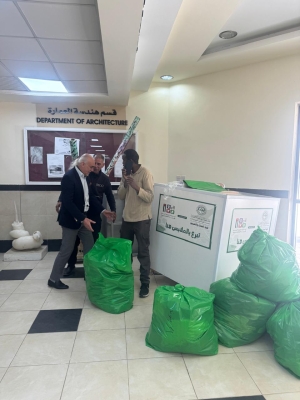 كلية العمارة والتصميم في جامعة الزيتونة الأردنية تنظم نشاطاً خيرياً بالتعاون مع بنك الملابس الخيري