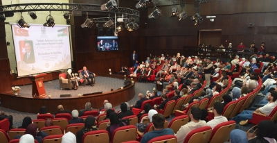 طلبة جامعة البترا يحاورون نائب الرئيس التركي الأسبق أوقطاي حول التعاون الأردني التركي