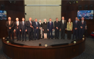 طلبة جامعة البترا يحاورون نائب الرئيس التركي الأسبق أوقطاي حول التعاون الأردني التركي