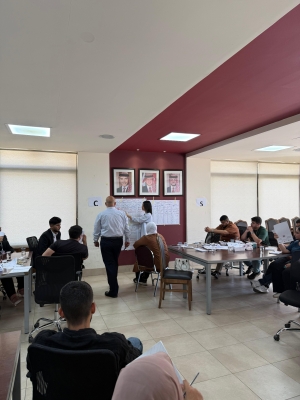 الطالبة آن من جامعة عمان العربية تختتم مشاركتها في برنامج (نشامى) لإعداد القادة الشباب بـ(80) ساعة تدريبية نوعية