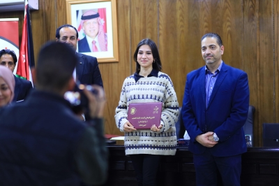 الطالبة آن من جامعة عمان العربية تختتم مشاركتها في برنامج (نشامى) لإعداد القادة الشباب بـ(80) ساعة تدريبية نوعية