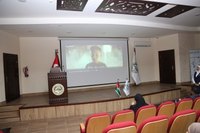 كلية الآداب في جامعة الزيتونة الأردنية تنظّم عرضاً سينمائياً باللغة الإنجليزية لتعزيز مهارات الحوار لدى الطلبة