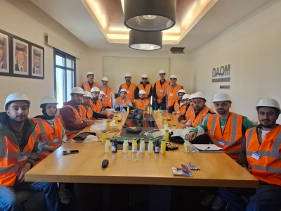 طلبة الهندسة الكهربائية في جامعة الزيتونة الأردنية يزورون محطة ضخ مياه الديسي ضمن زيارة علمية تطبيقية