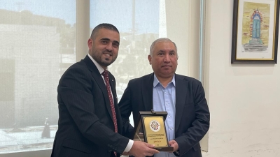 جامعة الزيتونة الأردنية تستضيف وفدًا من الجامعة الأردنية وتكرّم الفائزين بجوائز التميز الأكاديمي
