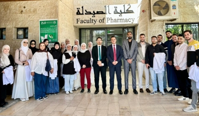كلية صيدلة الزيتونة تنظم يوماً طبياً توعوياً في مستشفى الدكتور أحمد الحمايدة